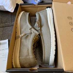 Hey Dude Wally Stretch